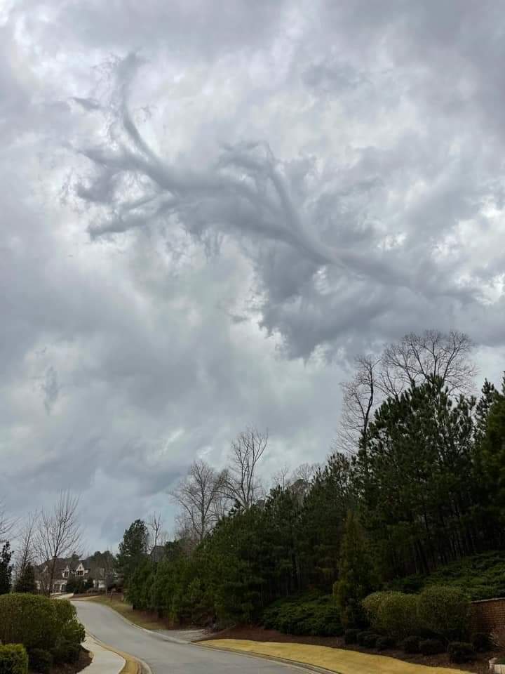 Tabitha77068302's tweet image. ⛈️Intense line of storms came  through Georgia Fri morning (18th) and these pictures were taken in Milton, Ga at 11am. Anyone else seen this before/what this formation would be called?#clouds #storms #stormcloud #strange #wxtwitter #strangecloud #gawx #wow #thunderstorms #weather