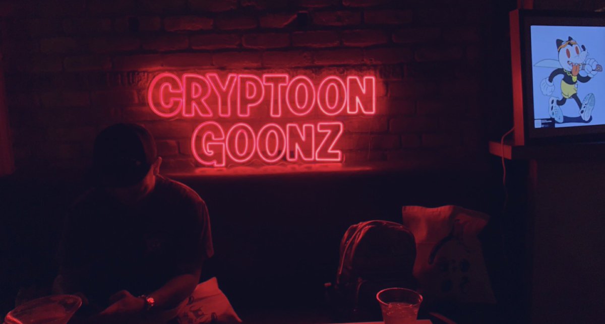 zaneology's tweet photo. Name all the things that are LIT in this photo…. 🔥

@Cryptoon_Goonz 

#SXSW  #SXSW2022 #ZANEatSXSW https://t.co/ka9sFjIOqf