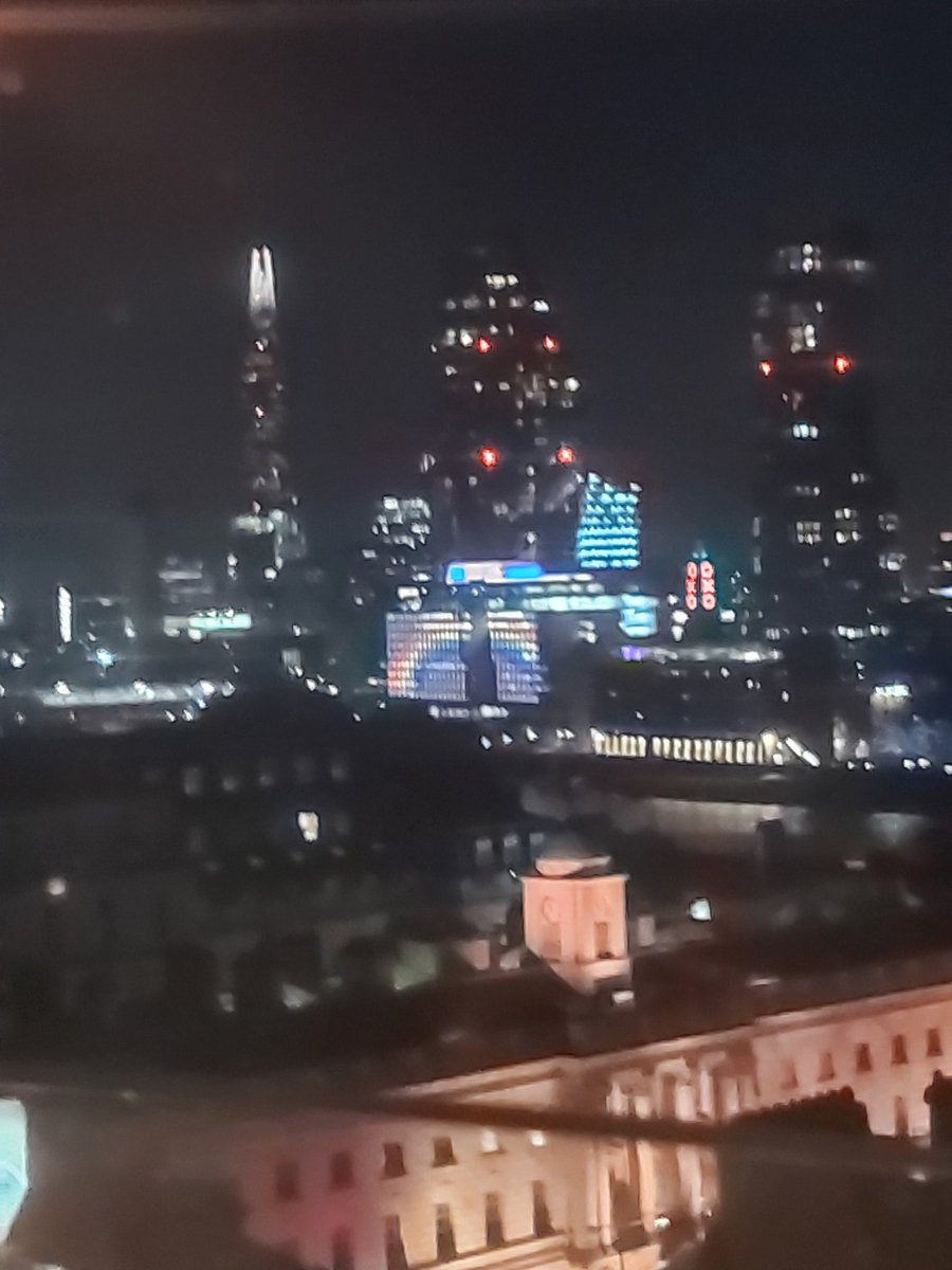 Fabulous end to a busy day 🥰🥰 Pretty Woman <a href="/SavoyTheatreLdn/">Savoy Theatre</a> finished with post theatre cocktails at the trendy <a href="/RadioRooftopLdn/">RadioRooftopLondon</a>  with stunning views over the beautiful city (photos don't do it justice) OMG <a href="/lemontwittor/">Keith Lemon</a> just walked in as we were walking out 🤣🤣🤣🍾🥂🍸🍹🎉🎊