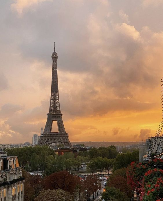 etherealdior's tweet photo. before the city wakes up https://t.co/1fptZE15rk