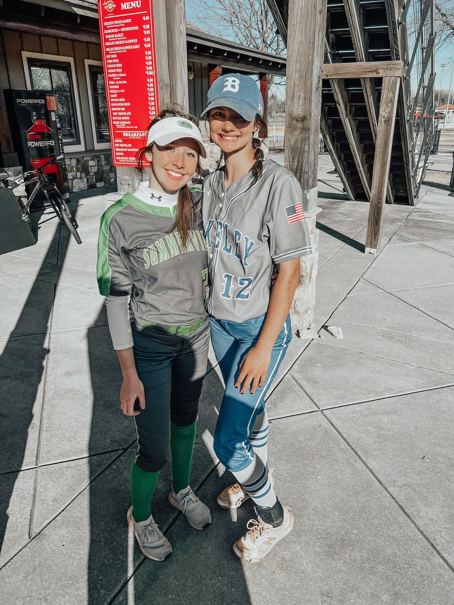 jason_newsome10's tweet photo. Glad these two ran into each other today. Good luck this season to @maymay_harrel and the Summerville Green Wave and @lacey_hennessy and the Berkeley Stags. #123team #summerscomingsoon https://t.co/65aiifO0p1