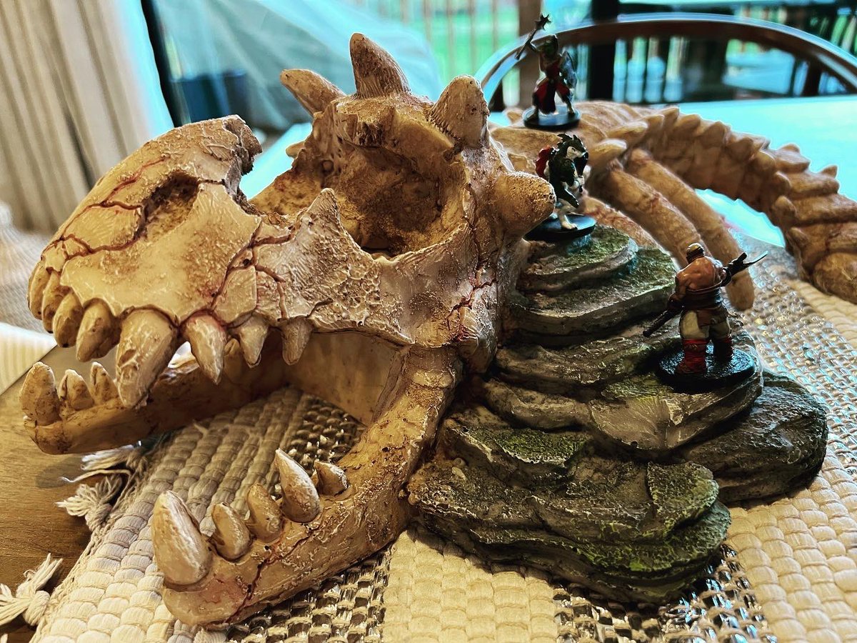 critgamesllc's tweet photo. Found some great terrain pieces! These are lizard terrarium pieces for your pet reptile! Don’t even need to paint, although I plan on removing the fake greenery.
#dnd #terrain #critgames #rpg #miniature #wargames #warhammer #tabletop https://t.co/cnIM6Mi2Vm
