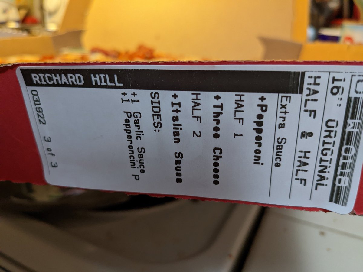 Rayvis's tweet photo. @AskPapaJohns I think the pepperoni's were forgotten on half my pizza. 😭 https://t.co/1RycNLSG3I