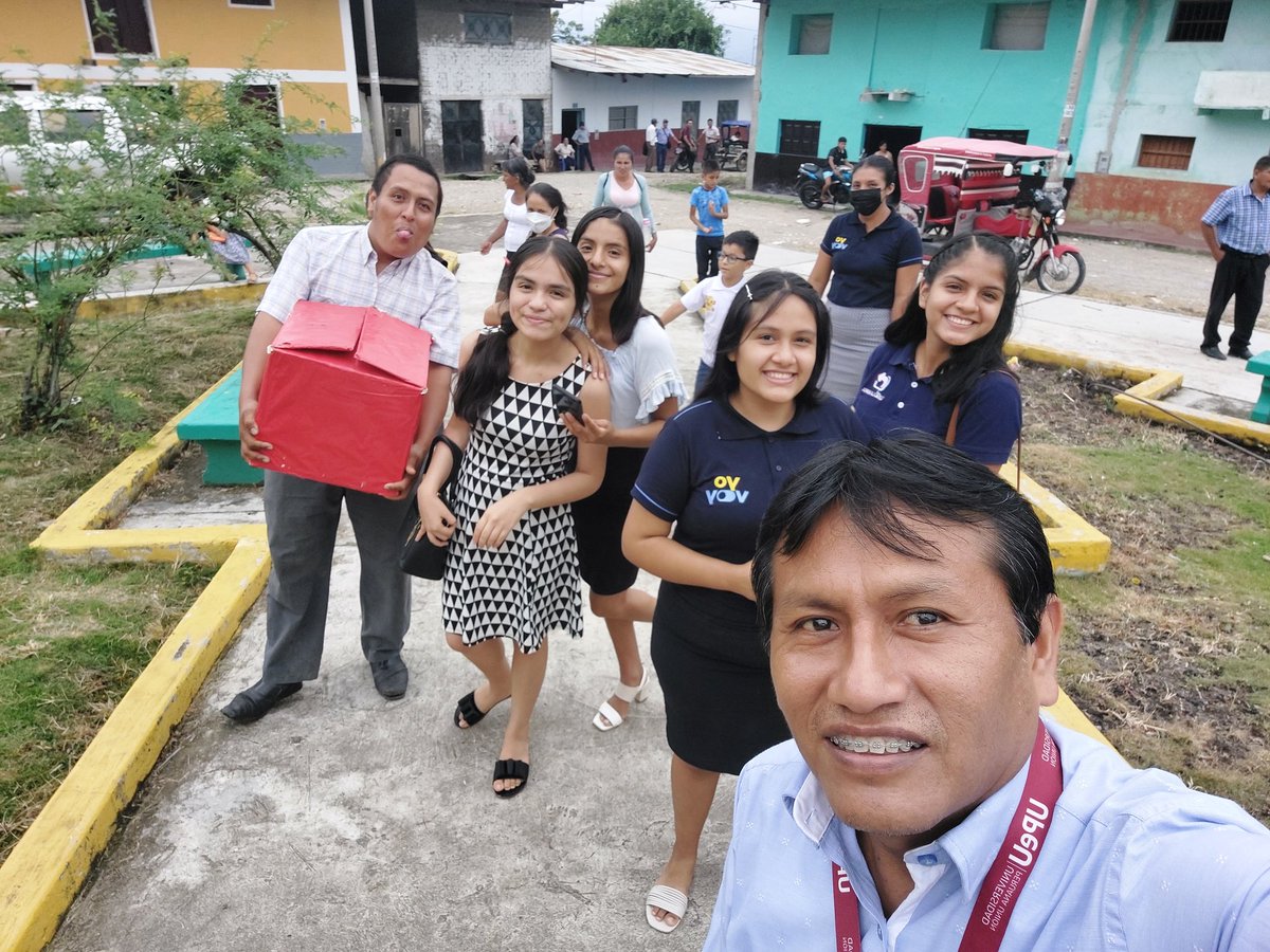 JoseUrciaCarlos's tweet photo. #GYD22 #DMUtcubambaC, esta tarde jóvenes de la iglesia Maranatha demostrando amor a los necesitados  @AdventistasMPN @AdventistasUPN https://t.co/c9dh5qE6xa
