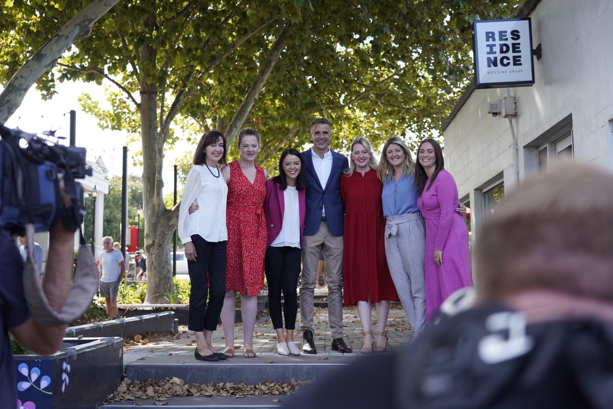 alpsa's tweet photo. This is what a team looks like. 

Congratulations to the new Labor MPs - Nadia Clancy, Olivia Savvas, @LucyHood, Erin Thompson and Rhiannon Pearce! https://t.co/xXlGKZ5NWm