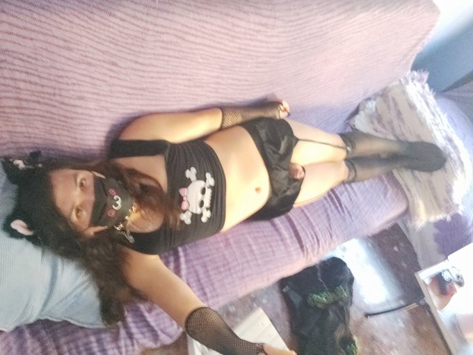 1 pic. Just chilling in the coach?
Wanna join me? Meeoow :3
#femboy #femboytrap #sissy #TrapitosCalientes