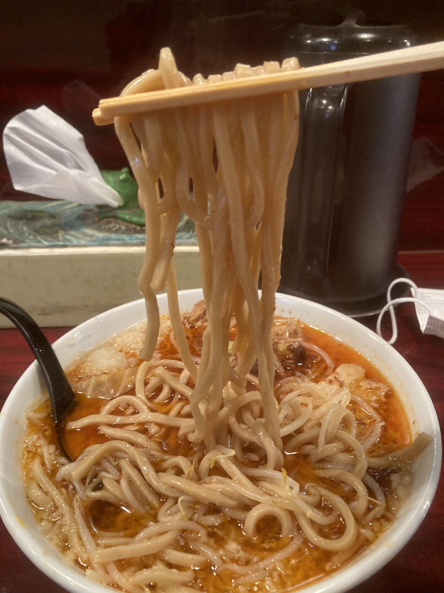 T82060333's tweet photo. 久しぶりのJ系ラーメン。やはり太くてデカいのは良いねぇ👍 https://t.co/MAAupmIpRx