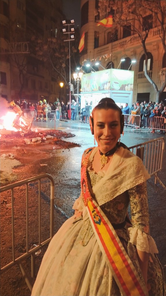 Falla_161's tweet photo. Amb la cremà posem fi a aquestes falles, unes festes que recordarem sempre i passaran a la història com les falles del 75 aniversari.
Gràcies Iris per ser la nostra Fallera Major, sense tu no hauria sigut possible aquest somni.
#Falla161
#Cremà22
#75Aniversari
#HolaFalles2023 https://t.co/rVndQejBhN