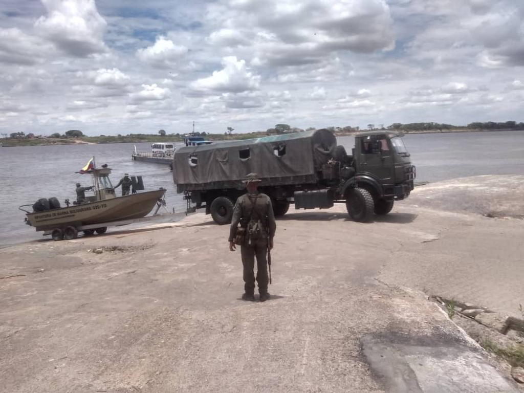 dhernandezlarez's tweet photo. La FANB hace presencia en nuestro Río Orinoco en ejercicio de nuestra Soberanía Nacional! Operación Escudo Bolivariano 2022. https://t.co/QsiXO1EdEL