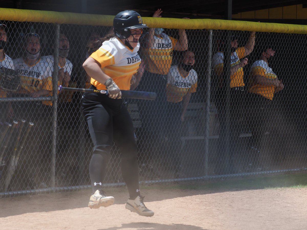 DePauwAthletics's tweet photo. Here are your results from today's match ups:
🥎 The @DePauwSoftball  team beat Wartburg 10-2, &amp; Trine 3-1
🎾The women's @DePauwTennis team fell to the Yeowomen 9-0 on the road
🎾 : The men's @DePauwTennis team beat Oberlin 6-3 on the road
🧵1/2
#d3softball #d3tennis #TeamDePauw https://t.co/Wmh8oVjurE