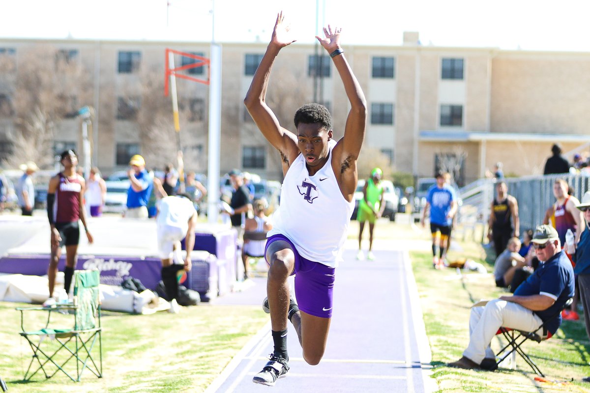 These two very well may exit Tarleton as the best triple jumpers the school has ever seen when it's all said and done 👀

🥉 | Nakia Dunn: 38' 3.25" 
4️⃣ Jaden Hall: 47' 3.75"

#TexanNation