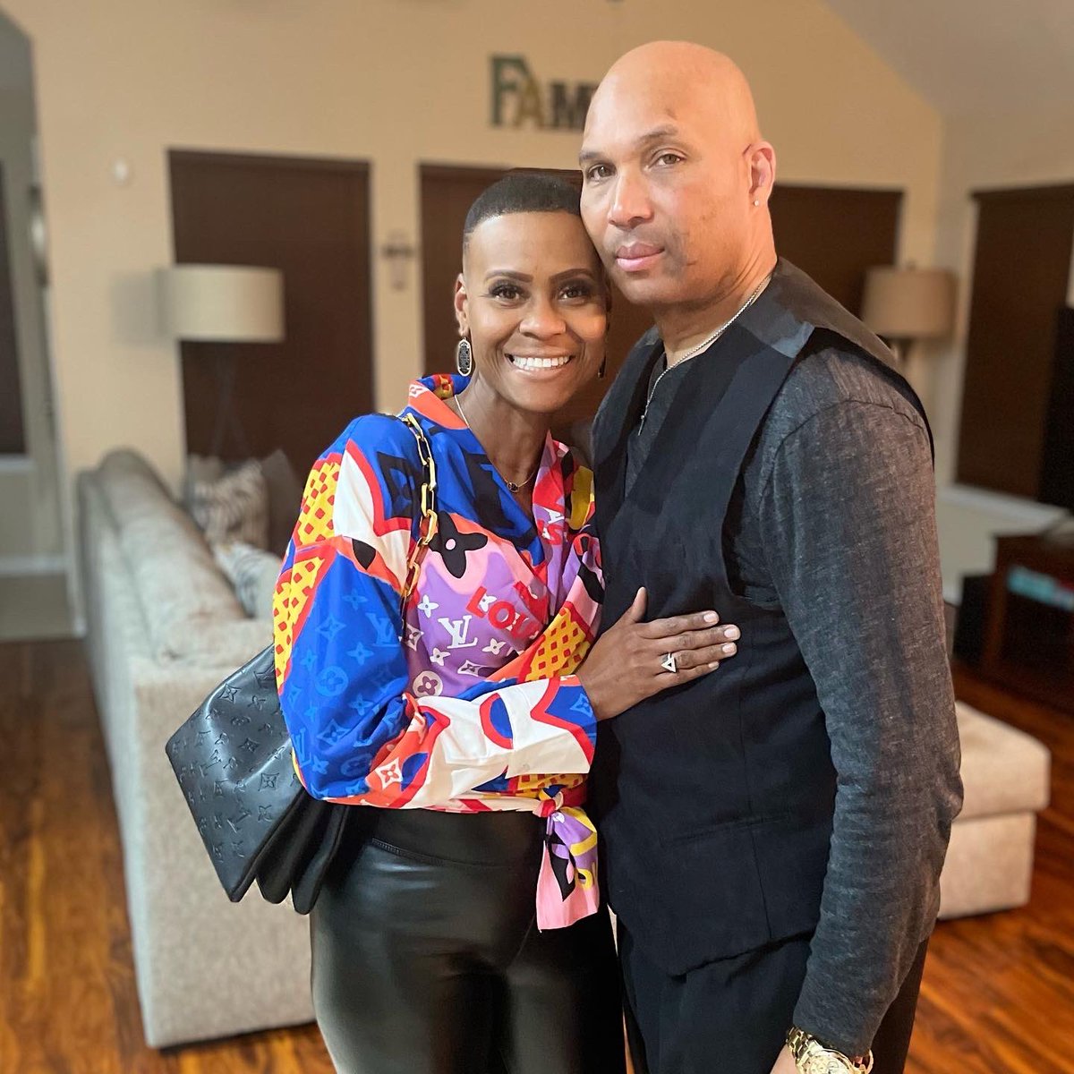 DSTDIVA99's tweet photo. Lots of food,fun,music, drinks and laughter @PhilandDereks Celebrating #19years with my #ragincajun 🖤❤️ #happyanniversary #lookingforwardtothefuture #03082003 https://t.co/gYBrYhPT7B