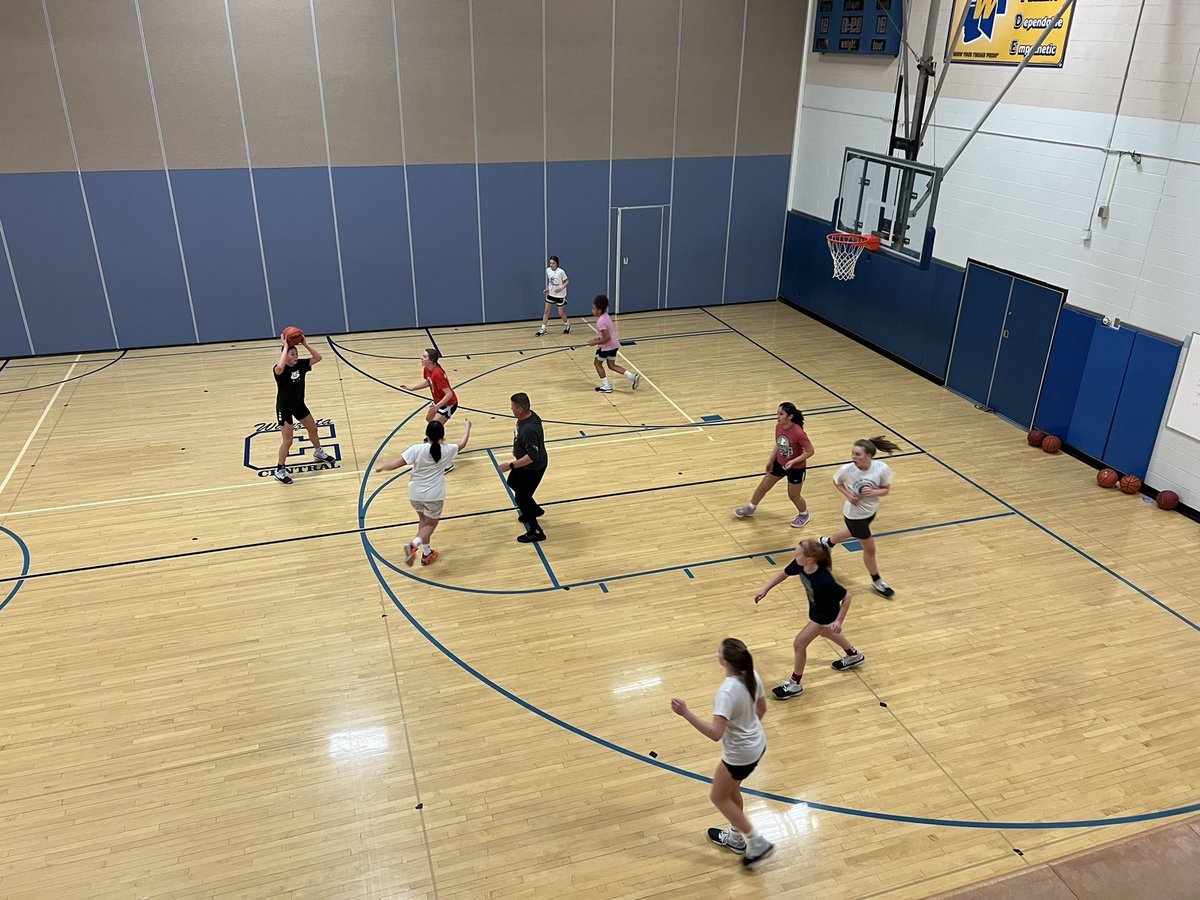 AddyBjorklund27's tweet photo. Had a great first practice with the team! Can’t wait for this AAU season💪🏻#MNStars #StarsFam @mikemillsnc @scottantl https://t.co/z1UGZOrb0y