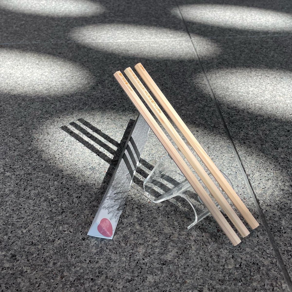 NADiff_MOT's tweet image. 吉阪隆正の言葉が印刷された国産檜の鉛筆が入荷✏️🌲

Y 吉阪隆正のことばセット
「ウォー」
「葉っぱは傘になり」
「もう半分しかないや/まだ半分残っているぞ」

U みなで考えるセット
「独立を損わずに統一を与えること」
「これは聖なる仕事だ。全員でかかれ。」
「ことばから姿へ/姿がことばに」