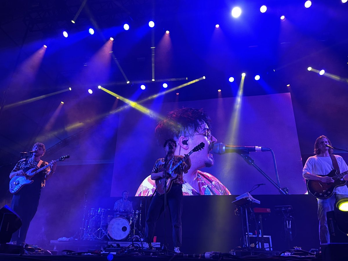 seitrack's tweet photo. And we were bound to the city life
Flashlights when we're falling into the night🎶🎤 #FlashedJunkMind @MilkyChance https://t.co/SJPXRqdpFj
