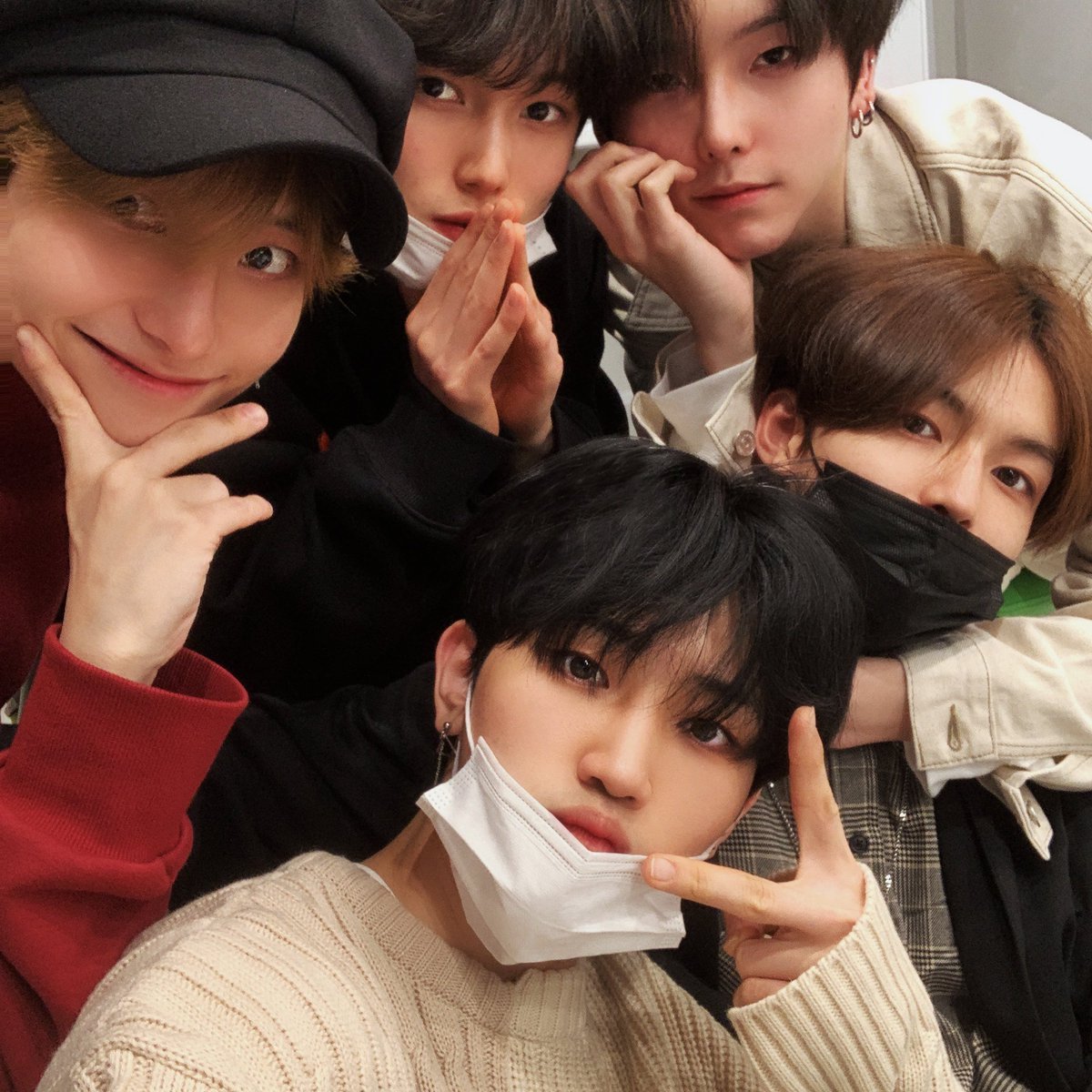 ELASTRomin's tweet photo. with @hourlychoiinnie @hourlyseungyeop @HourlyRano @GyeuliePotter 

#ELAST #엘라스트 #ROMIN #로민 @ELASTofficial https://t.co/0t8GP6vd6V