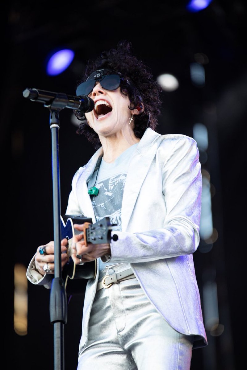 #Lollapalooza: <a href="/iamlp/">LP</a> ya se presentó en <a href="/lollapaloozaar/">Lollapalooza Argentina</a> 🇦🇷 

En Colombia 🇨🇴 tendrá 2 fechas en Medellín y una en el <a href="/Festereopicnic_/">Festival Estéreo Picnic</a>. Es su segunda visita a nuestro país ✨