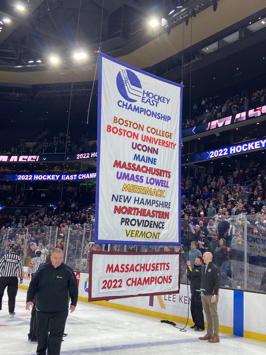hockey_east's tweet image. Ready to head up to the rafters!
