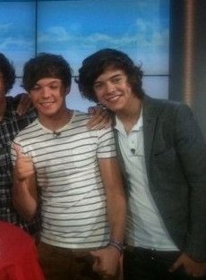 theunseens91's tweet photo. Unseen of Louis Tomlinson and Harry Styles 📸 https://t.co/aZvR0cMG8E
