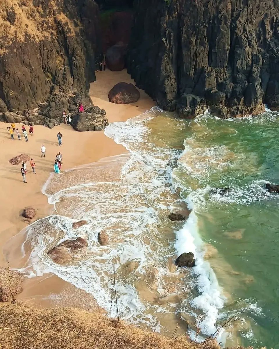 ErikSolheim's tweet photo. Incredible India 🇮🇳!
One of the most crafted beach Nature has ever made : Devghali beach Ratnagiri, Maharahtra. https://t.co/8rzcqitIJv