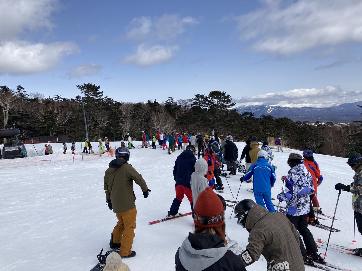GanPom's tweet photo. おんたけ、まあまあのリフト待ち。。。 https://t.co/IHZHub2mR7