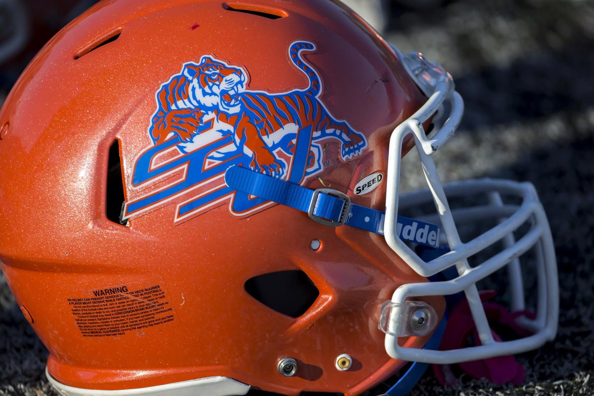 JaKariWinters1's tweet photo. Extremely blessed to receive an offer from savanna state💙🧡 @FPGsports @CoachDeMasi  #gotigers https://t.co/bUXIzaaupj
