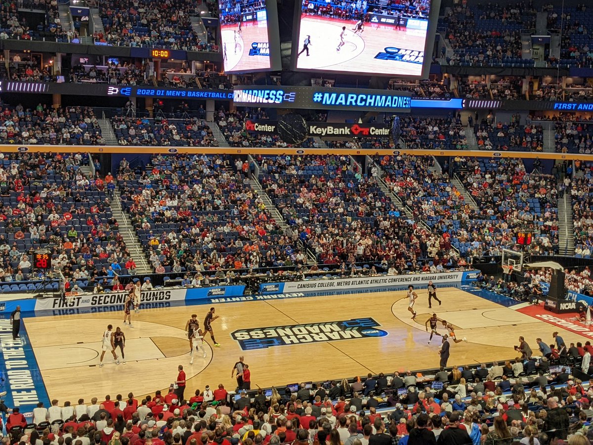 GreatWhiteBflo's tweet photo. Enjoying the excitement of the regional #NCAA #HoopsBuf games! 🏀
#MarchMadness https://t.co/sVjgOiyTtm