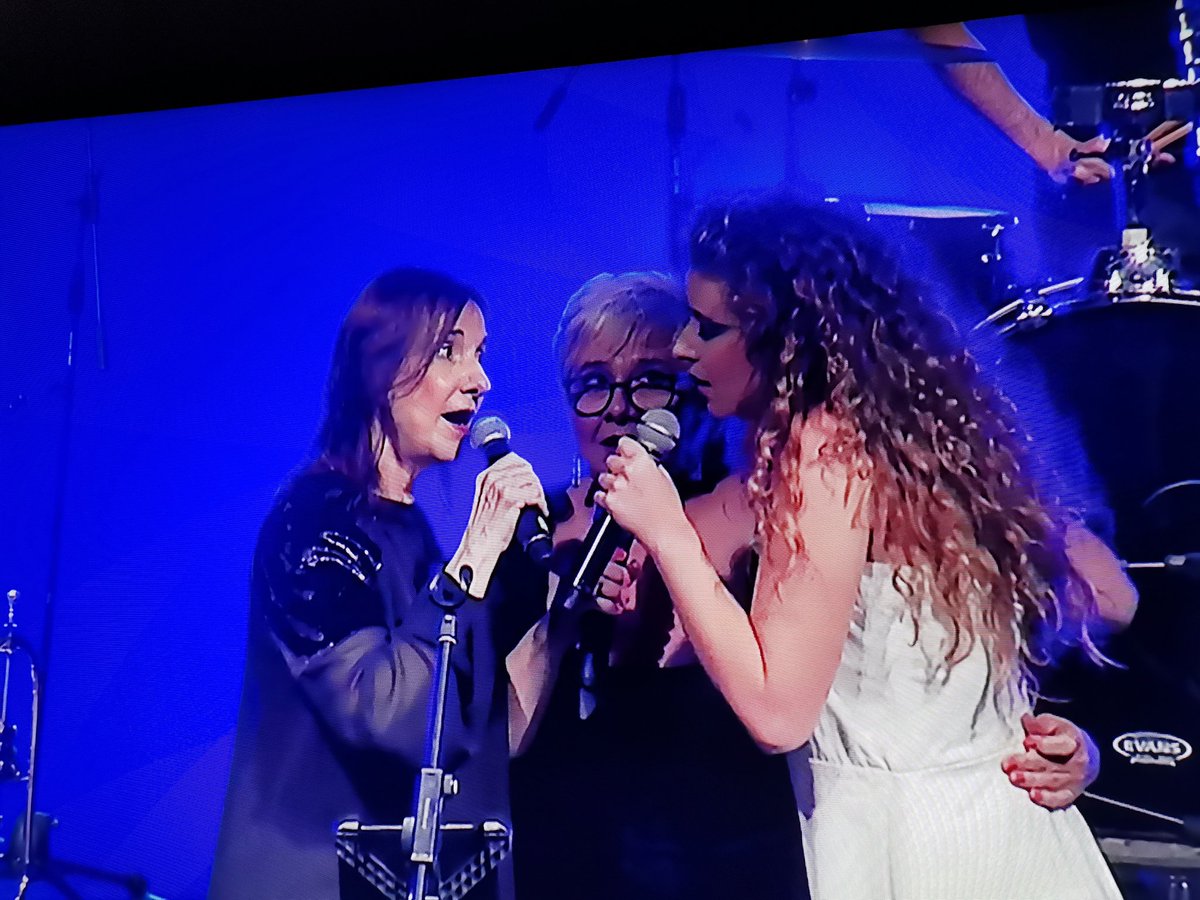 Mariana Paredes (@mparedesuy) on Twitter photo Enormes mujeres (y varones claro) en la música uruguaya, desde ayer a hoy, orgullo de vivir en este país #FlorenciaEnElSolis <a href="/flonunez/">Florencia Núñez</a> <a href="/lauracanoura/">Laura Canoura</a> <a href="/estelamagnone/">Estela Magnone</a> Espectacular concierto el jueves. Gracias <a href="/TVCIUDADuy/">TVCIUDAD</a> por poder revivirlo con esta calidad. Felicidades!! Enormes mujeres (y varones claro) en la música uruguaya, desde ayer a hoy, orgullo de vivir en este país #FlorenciaEnElSolis <a href="/flonunez/">Florencia Núñez</a> <a href="/lauracanoura/">Laura Canoura</a> <a href="/estelamagnone/">Estela Magnone</a> Espectacular concierto el jueves. Gracias <a href="/TVCIUDADuy/">TVCIUDAD</a> por poder revivirlo con esta calidad. Felicidades!!