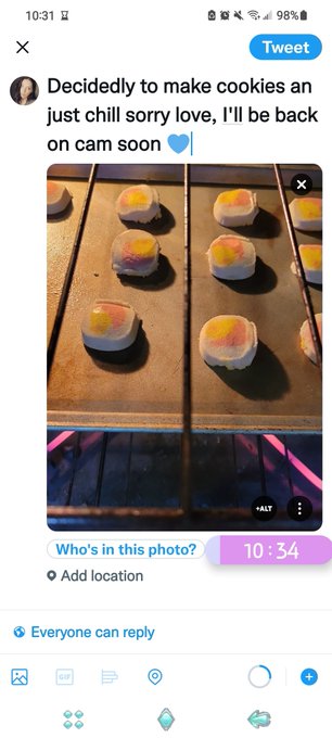 Decided to make cookies an just chill, sorry loves I'll be back on cam soon 💙 https://t.co/eA40okWb9