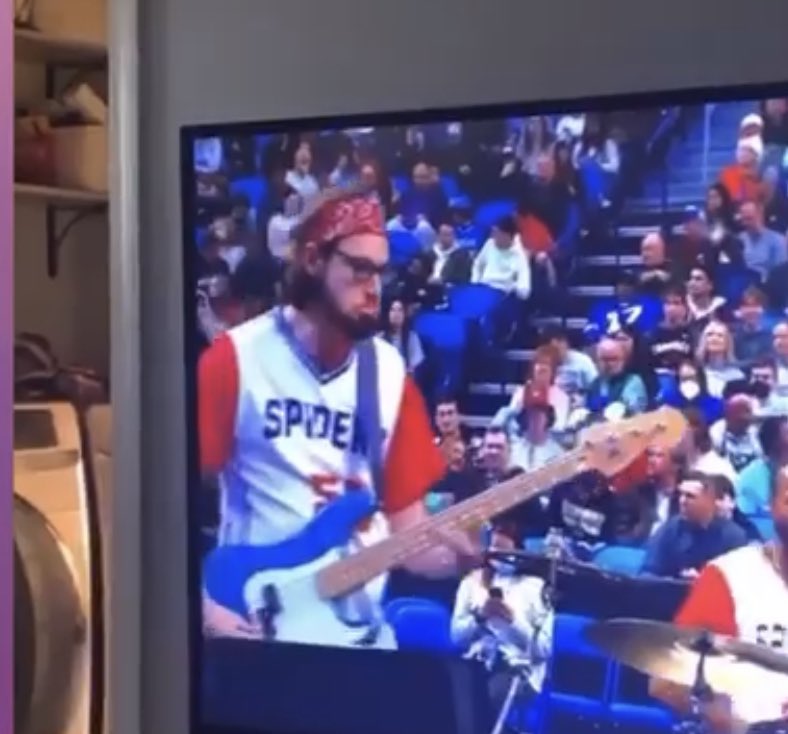 stickyUR's tweet photo. That Bass Face https://t.co/YSI5hekbym