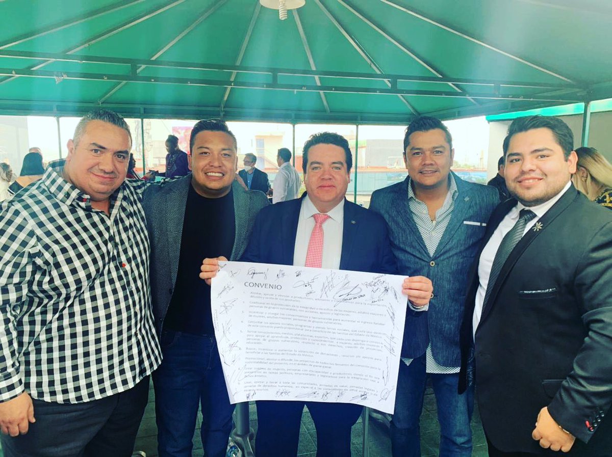 Reunión de Empresarios, con los grandes <a href="/charliedelvalle/">@CharlieDelValle</a> <a href="/adrianmartinez/">Adrian Martinez</a> <a href="/capcunille1/">Capi Cunillé</a> <a href="/Nordi/">Pavel Ivanov</a>