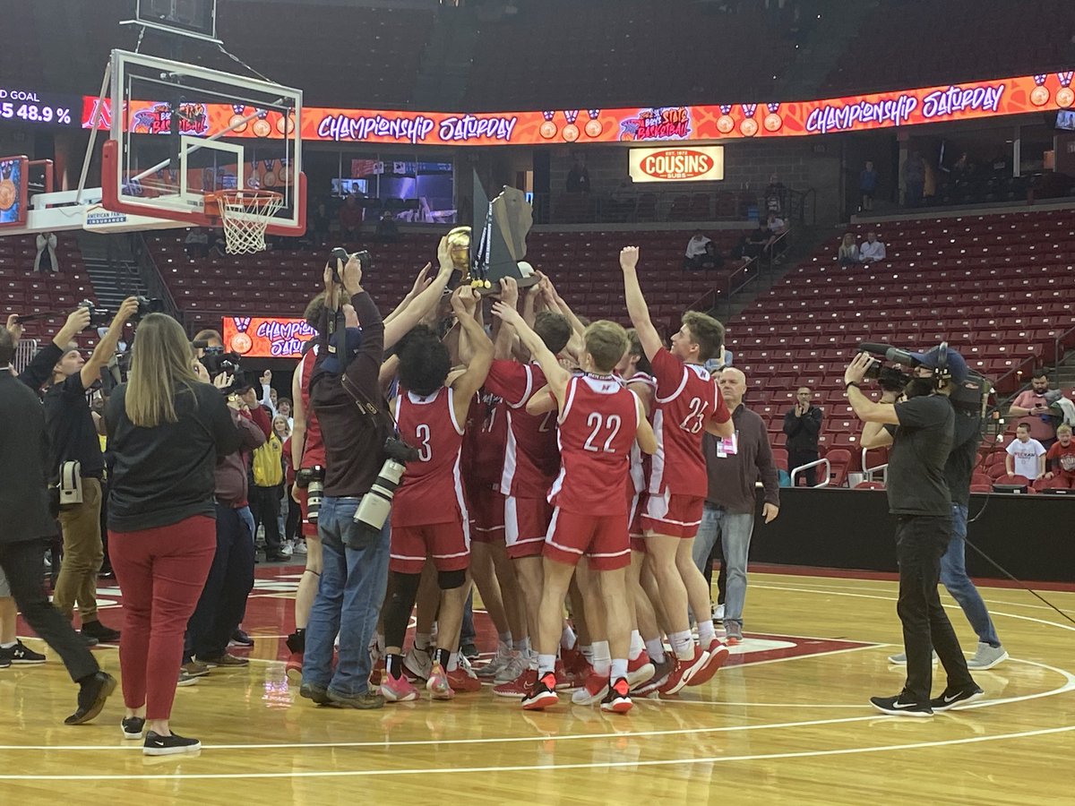 Neenah defeats Brookfield Central for its fourth WIAA state boys basketball championship and first since 1978! Rockets finish 29-1 becoming the second team in state history to win 29 games in a season.