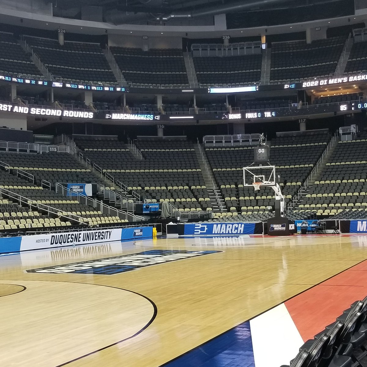 Some Kofi love from tomorrow's foe, &amp; the <a href="/IlliniMBB/">Illinois Men's Basketball</a> Big Man is getting some assistance in the Size Dept. The latest on the Illini when I join <a href="/LaurenMagiera/">Lauren Magiera</a> &amp; <a href="/Josh_Frydman/">Josh Frydman</a> live from Pittsburgh  at 10:30 on <a href="/GNSportsTV/">GNSportsTV</a> <a href="/WGNTV/">WGNTV</a>