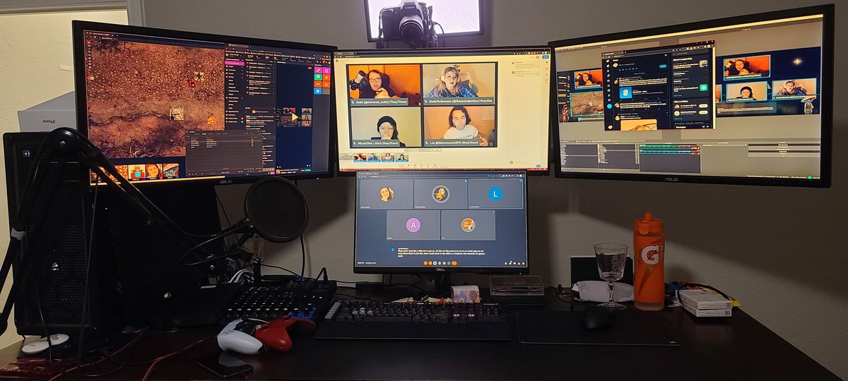 Nuka_DiLucca's tweet image. This is how I run production for @MetaInitiative! 

Figured people would appreciate a behind the scenes shot. &amp;lt;3