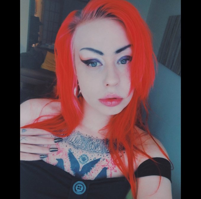 Vampire slut

#altgirls #goth #gothgf #horny #inked #redhair #inkedgirl #onlyfans #punk https://t.co
