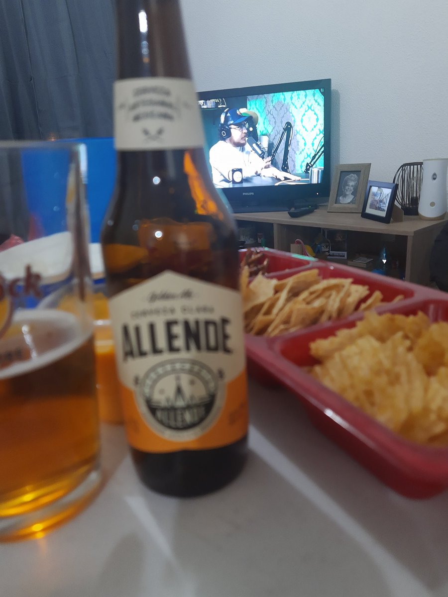 quiskiris's tweet photo. Qué buen sábado... @LeyendasPodcast https://t.co/U9Fxts5HLN