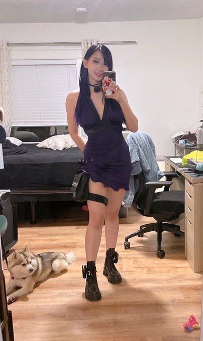 Going to a sorta cosplay party as sorta tifa Lockhart and her purple dress https://t.co/eoSgY69xKp