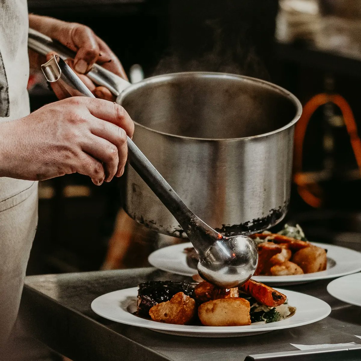 HockleySocialCl's tweet image. Lovely day for it in Hockley. 

Market runs from 11-4pm, food served til' 6, bars close at 7. ✌️