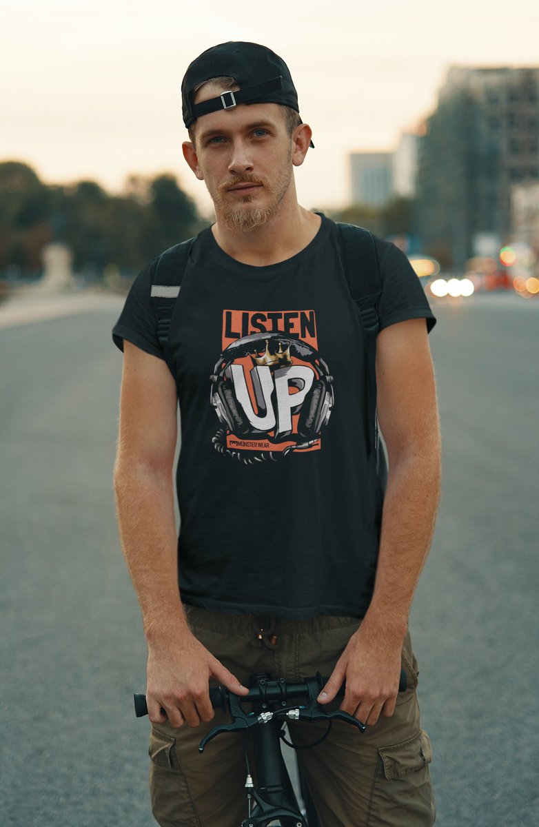 Listen Up - T Shirt 

#fun #funshirt #headset #lifestyle #listenup #Moderator #monsterwear #music #rocknroll #shirt #streaming #support #twitch #youtube
monsterwear.de/shop-3/kleidun…
