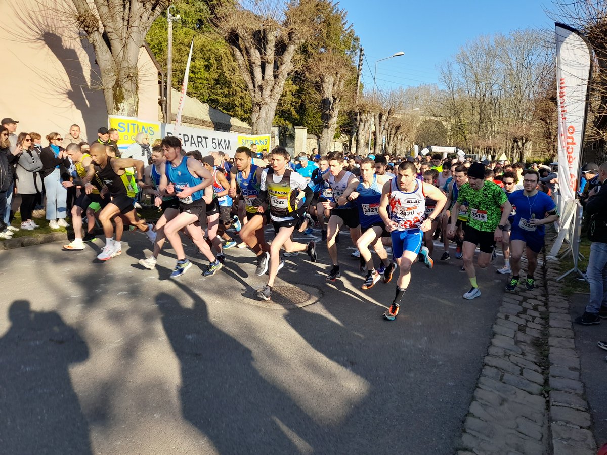 #smc22 Matinée frisquette aux Grands-prés. Ils sont 355 à prendre le départ du 5 km de <a href="/lecho_fr/">L'Écho Républicain</a>. Départ du 10 km de l'Aclam dans qq minutes.