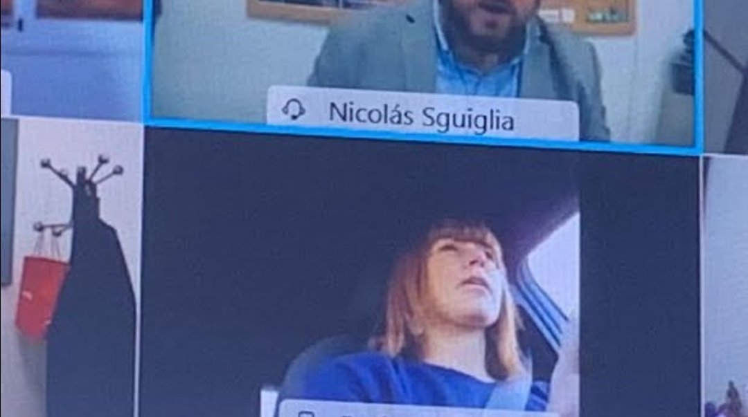 Ruedasredondas's tweet photo. @CivismoMalaga @Gemmadelcorral @carretas36 @malaga @AscoMalaga @elvira_sanz @kinkadoru @malaga_2027 Daríamos crédito a esas palabras si la edil en vez de ir conduciendo con vídeo llamada en una comisión del @malaga lo hubiera hecho desde un bus de la #EMTSAM , mucho más sostenible y seguro para tod@s.
#mejorenbici https://t.co/CGJc4FBBFk