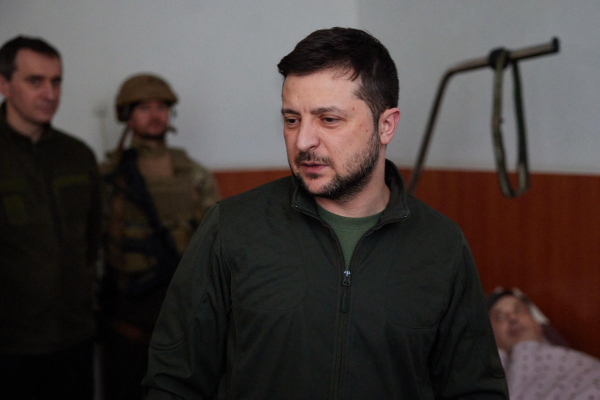 Agenzia_Ansa's tweet photo. UCRAINA | Zelensky limita l'attività di 11 partiti filo-russi #ANSA https://t.co/iu4nAXs4AE https://t.co/qggT5lLU5R