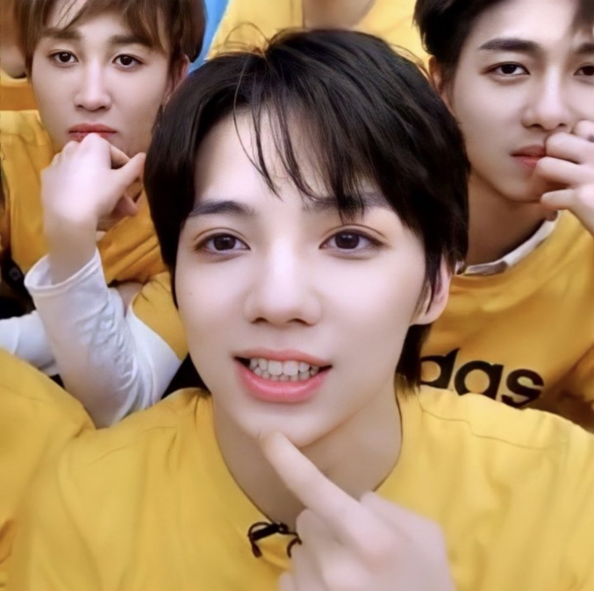 djys_l's tweet photo. น่ารัก🥰 ฉลามน้อย😊ยิ้มสดใสกันทุกคน ทำทุกอย่างที่มีความสุข ดูแล้วมีความสุข😃😁😊🤟🏻罗一舟💚 

#LuoYizhou #罗一舟 #หลัวอีโจว
(เซฟเมื่อวัน��ี่ 20/3/21) https://t.co/vaK6R4N9Z1