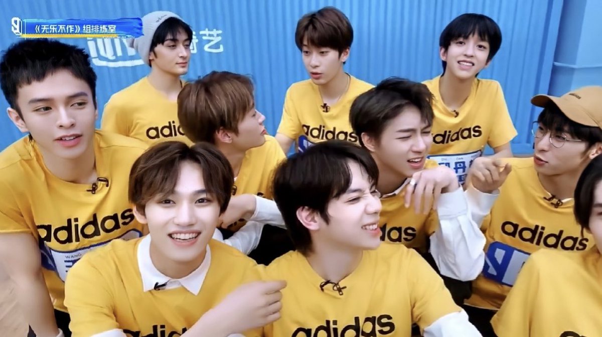 djys_l's tweet photo. น่ารัก🥰 ฉลามน้อย😊ยิ้มสดใสกันทุกคน ทำทุกอย่างที่มีความสุข ดูแล้วมีความสุข😃😁😊🤟🏻罗一舟💚 

#LuoYizhou #罗一舟 #หลัวอีโจว
(เซฟเมื่อวัน��ี่ 20/3/21) https://t.co/vaK6R4N9Z1