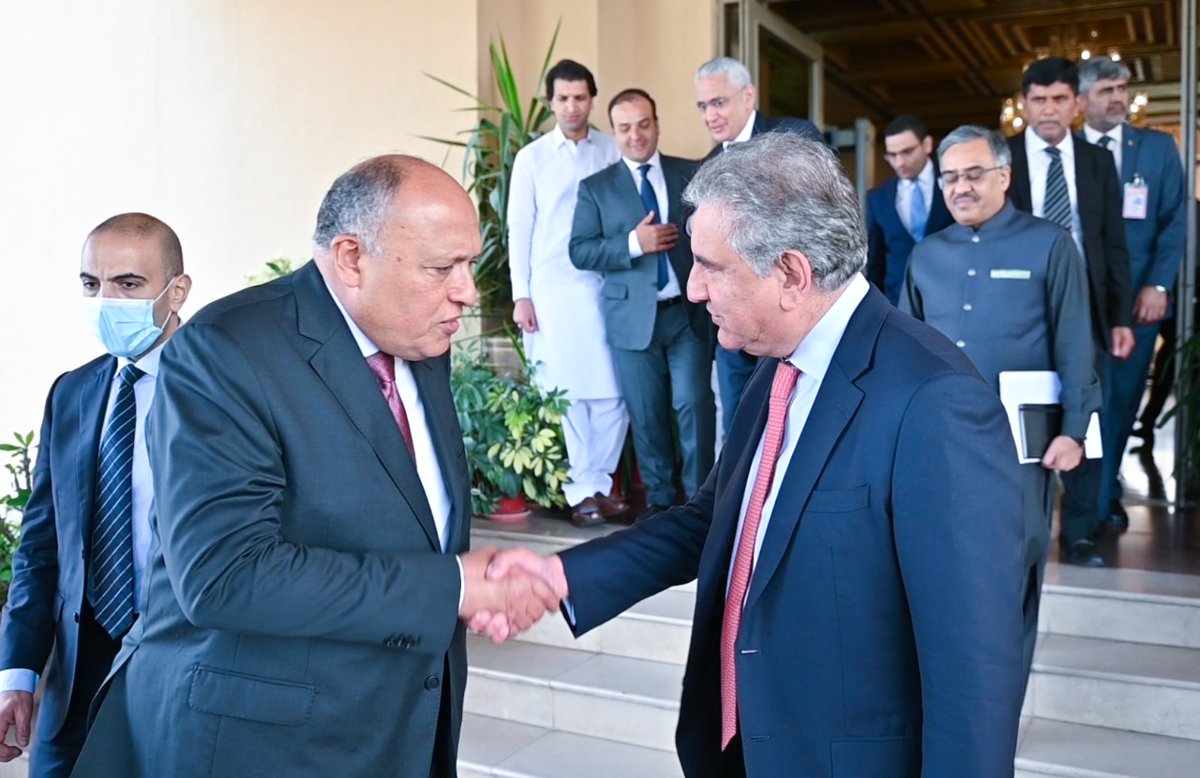 Welcome my brother FM #SamehShoukry to Pakistan. We look forward to strengthening our bonds of cooperation with #Egypt across all areas, including  economic, political, defence and culture. #OICInPakistan 🇵🇰 🇪🇬