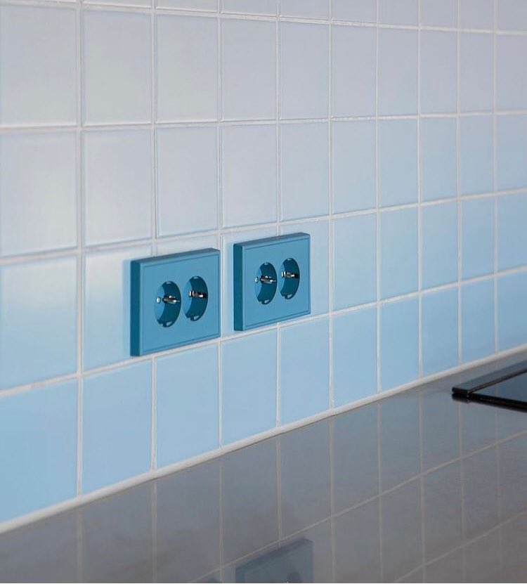 Jung_Iberica's tweet photo. Los tenemos en varios tonos de azul!! 💙 Mecanismos LS 990 Les Couleurs Le Corbusier

¿Tú también estás enamorad@ del #azul? Armonía, diseño, calidad “Made in Germany”... ¡Created with love! https://t.co/7zrQCduCeP