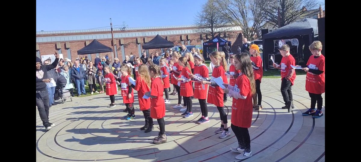 bus_hull's tweet photo. #Amazing #Rap #performance from @WalthamLeas Primary School Yr6 @GrimsbyCreates did us proud to see the young people perform 3 rap songs infront #largeaudience really took the stage and create something special @Redlocz @redeyefeenix @kobbykomposer @HullMusicHub @GrimsbyLive ❤️🔥 https://t.co/U4wM8jMEwy