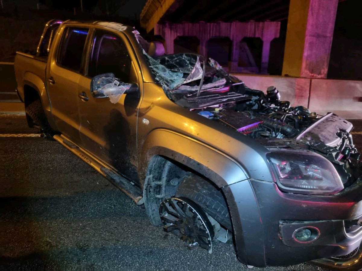 _ArriveAlive's tweet photo. Two killed , another critically injured in a road crash in Sunninghill https://t.co/rHUL6wH2DI #ArriveAlive @EMER_G_MED https://t.co/y5hsS368Ee