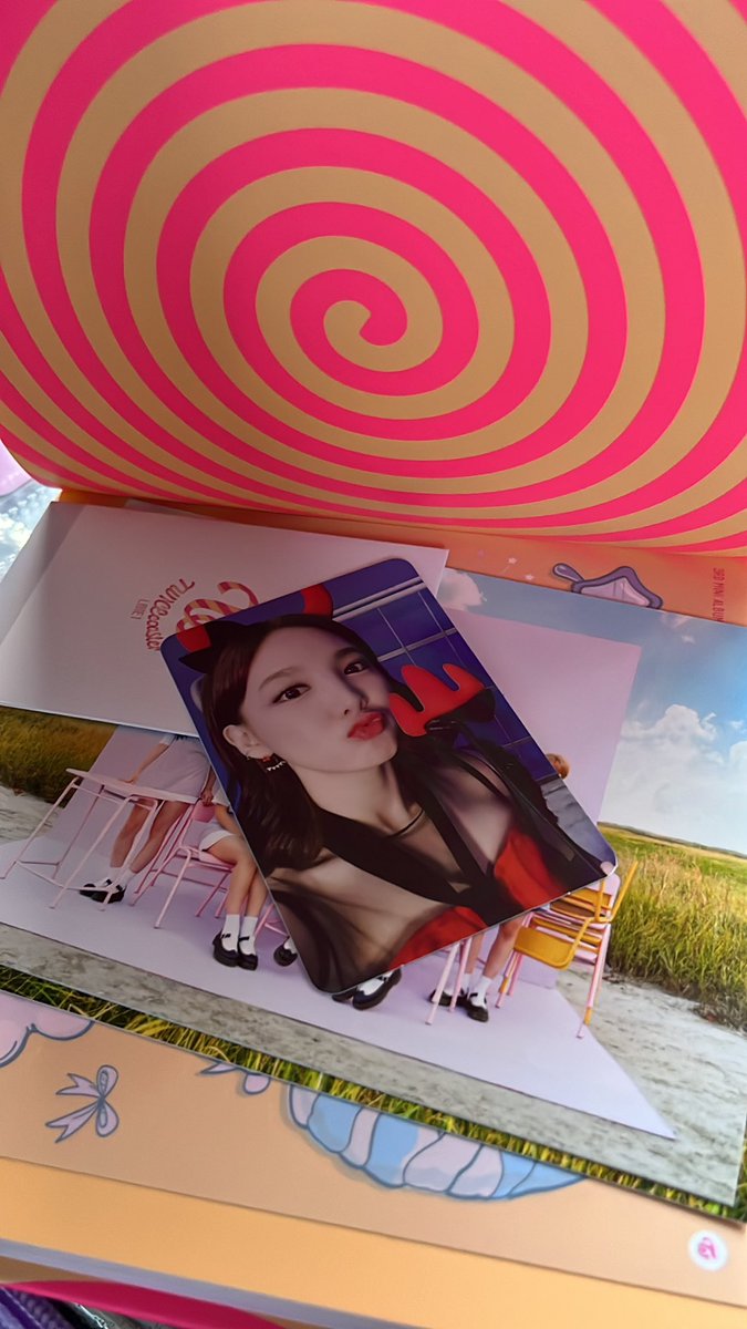 sananacart's tweet photo. GAGO ????? nayeon devil haver ???? https://t.co/APlz7x6phb