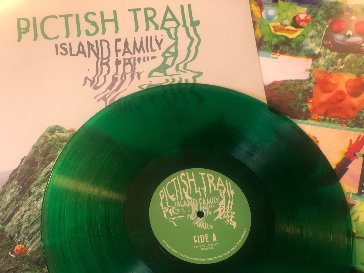 cdlucky13's tweet photo. Amazing Lost Map Mystery Pictish Trail gig last night at The Hug & Pint in Glasgow. Outstanding new album just released on Friday treat yourself and have a listen 🙌🏻 💚 #littlepocketsofjoy #NewMusicFriday #NewMusicAlert #SaturdayNightMusic https://t.co/9hzIBQUGss